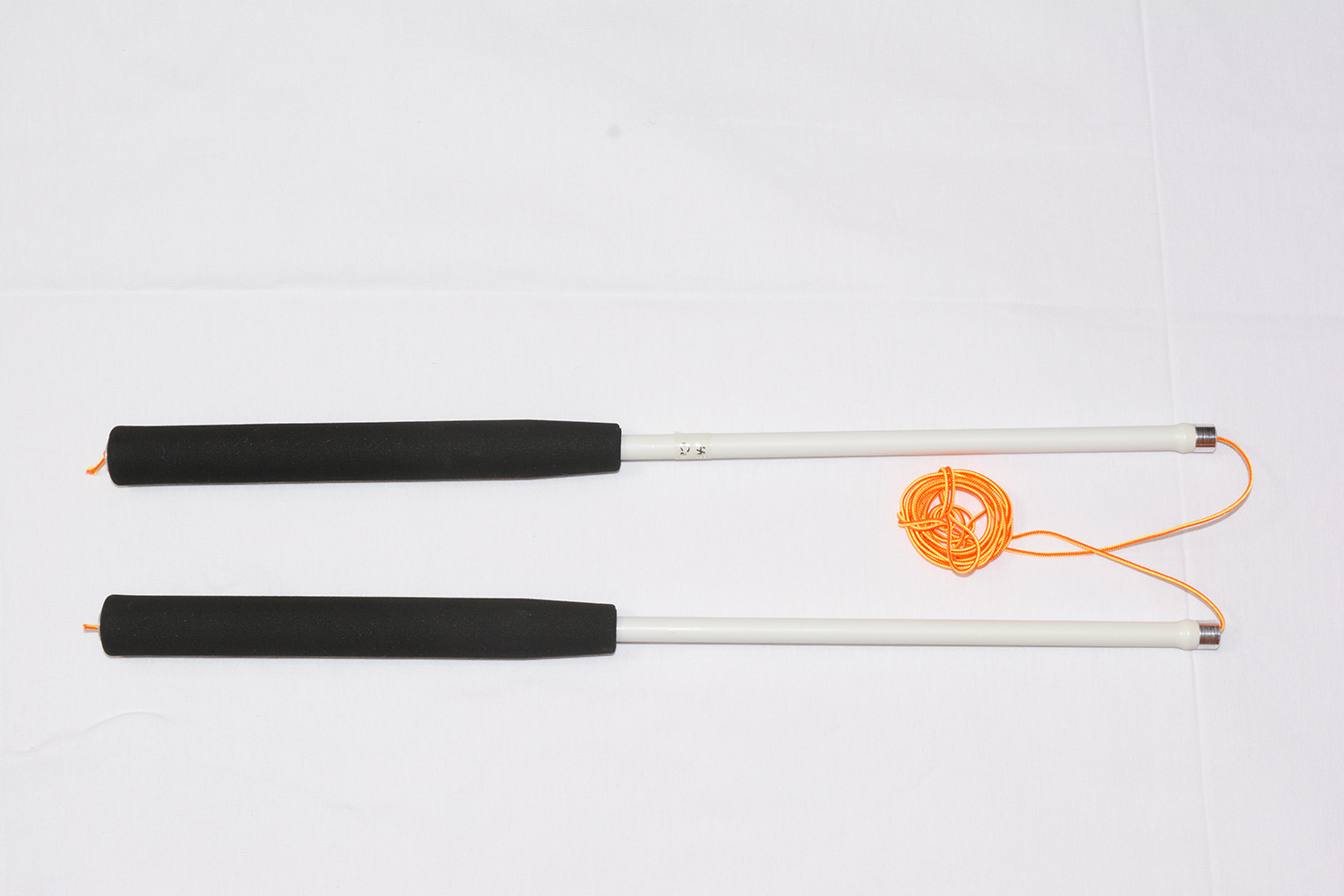 20160129_zirkusladen-diabolo-rolabola_0006_27431171480_o HENRYS Carbonstäbe 350mm black+white